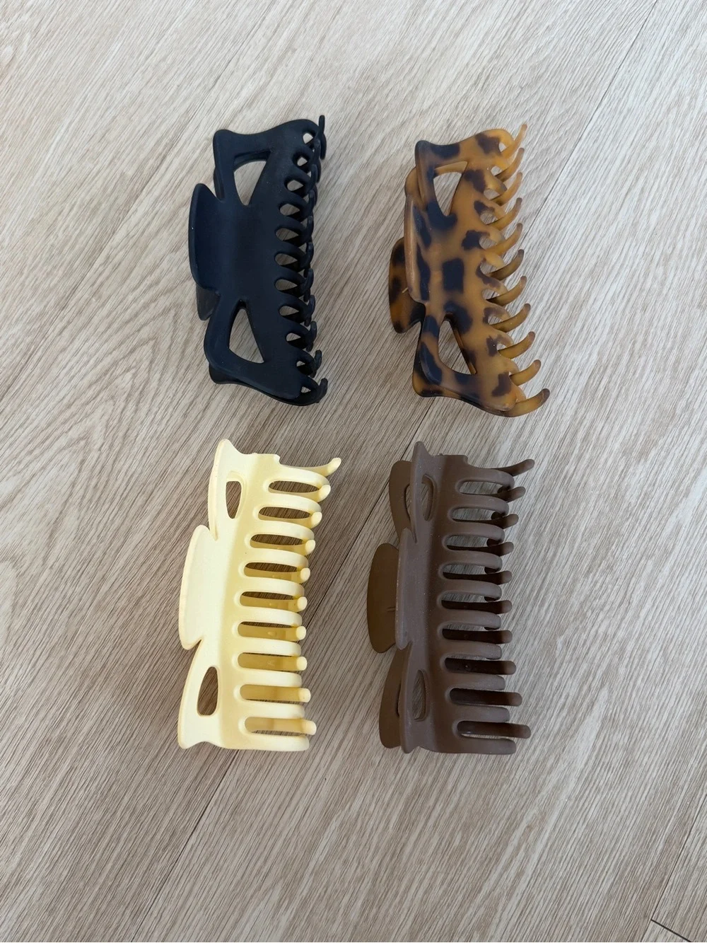 Set of 4 Plastic Hair Jumbo Claw Clips Matte Finish Black Cream Brown Tortoise